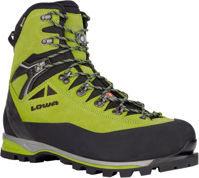 PrimaLoft x Lowa Men s Alpine Expert GTX Mountaineering Boots Primaloft